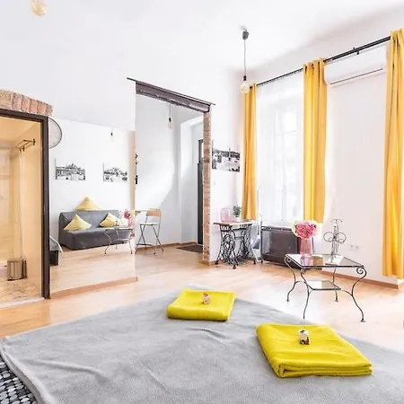 Vintage Style Cozy Downtown Apartment. * بودابست