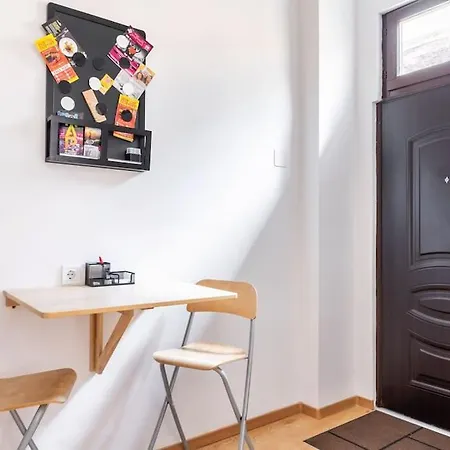 شقة Vintage Style Cozy Downtown Apartment. *