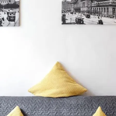 Vintage Style Cozy Downtown Apartment. Budapest