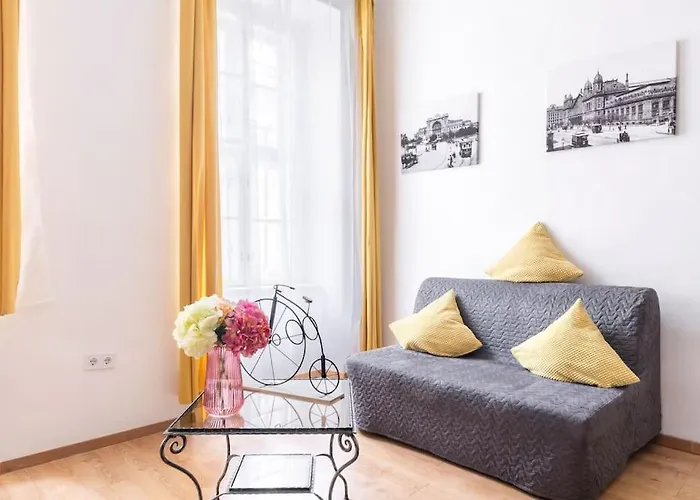 Vintage Style Cozy Downtown Apartment. Apartment *