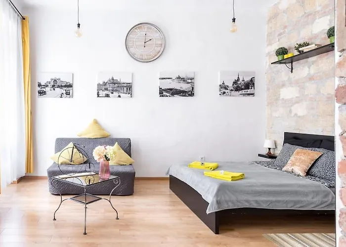 Apartment Vintage Style Cozy Downtown Apartment. *